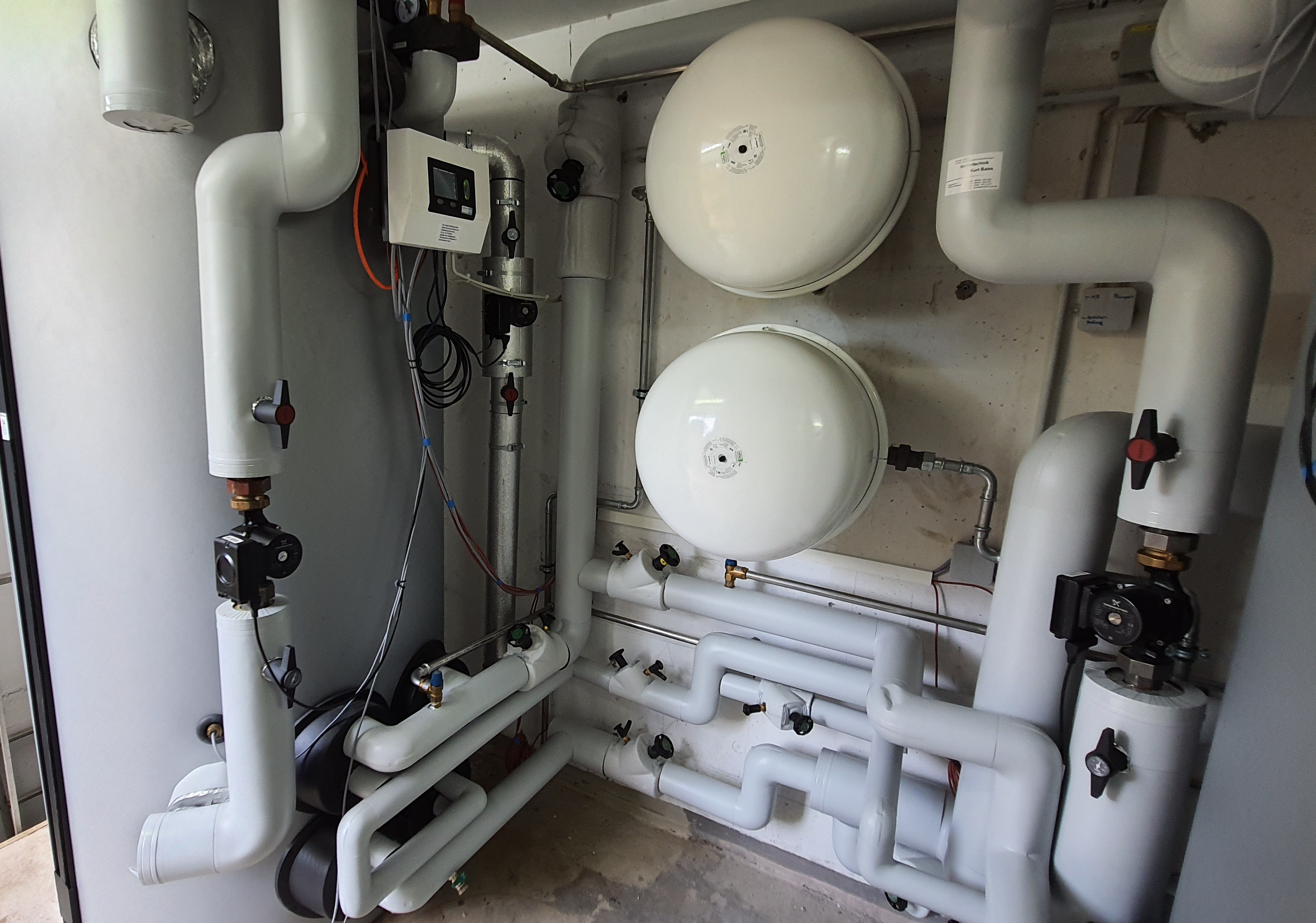 Wärmepumpe + PV im Bürogebäude – wie sinnvoll ist das wirklich?